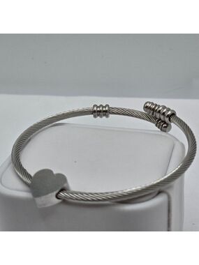 ✨2/$10✨ Stainless Steel Twisted Braided Heart Cuff Bracelet 2.5''